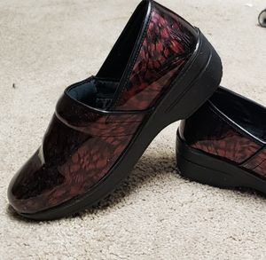 Nursing shoes